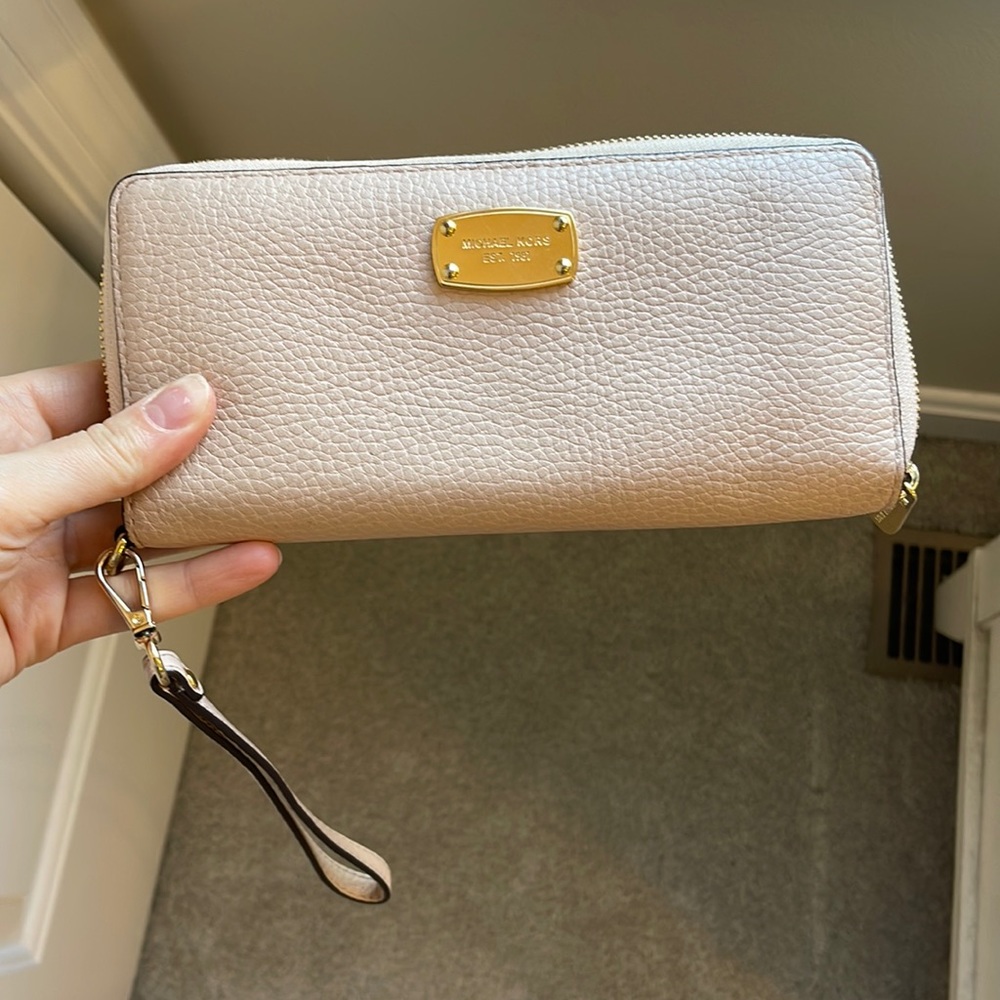 AUTHENTIC Michael Kors Wristlet Wallet